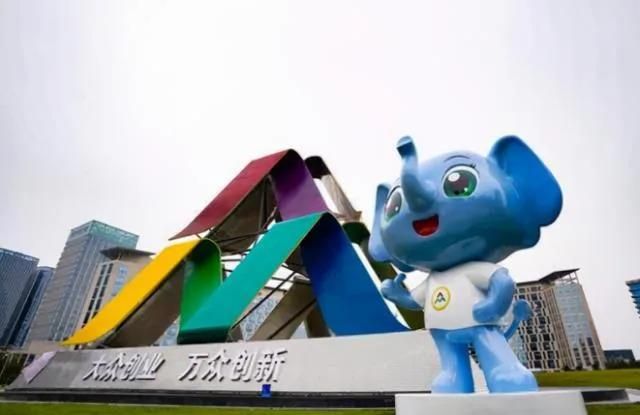 2021全國“雙創”周大幕開啟 王凱省長一行巡展 蒞臨獵鷹消防科技展位